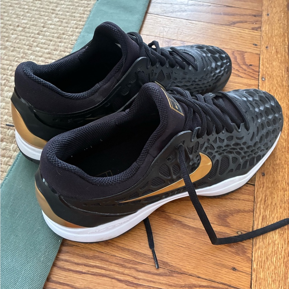 Nike Men's Black and Gold Running Shoes